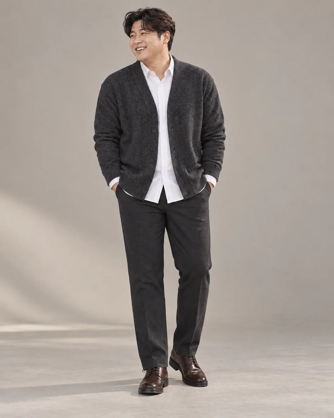 상의와 함께 입은 출근복 코디