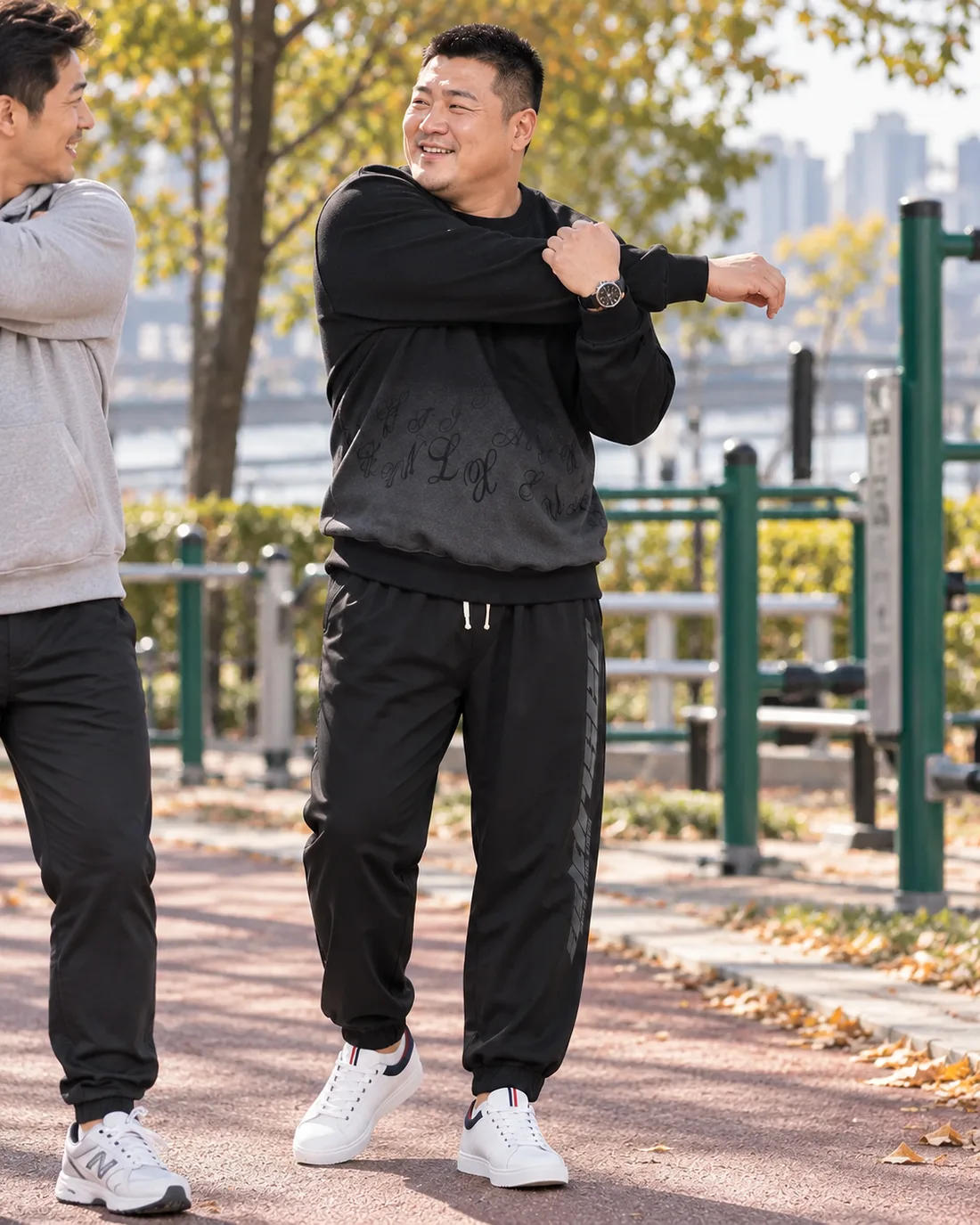 하의와 함께 입은 운동복 코디
