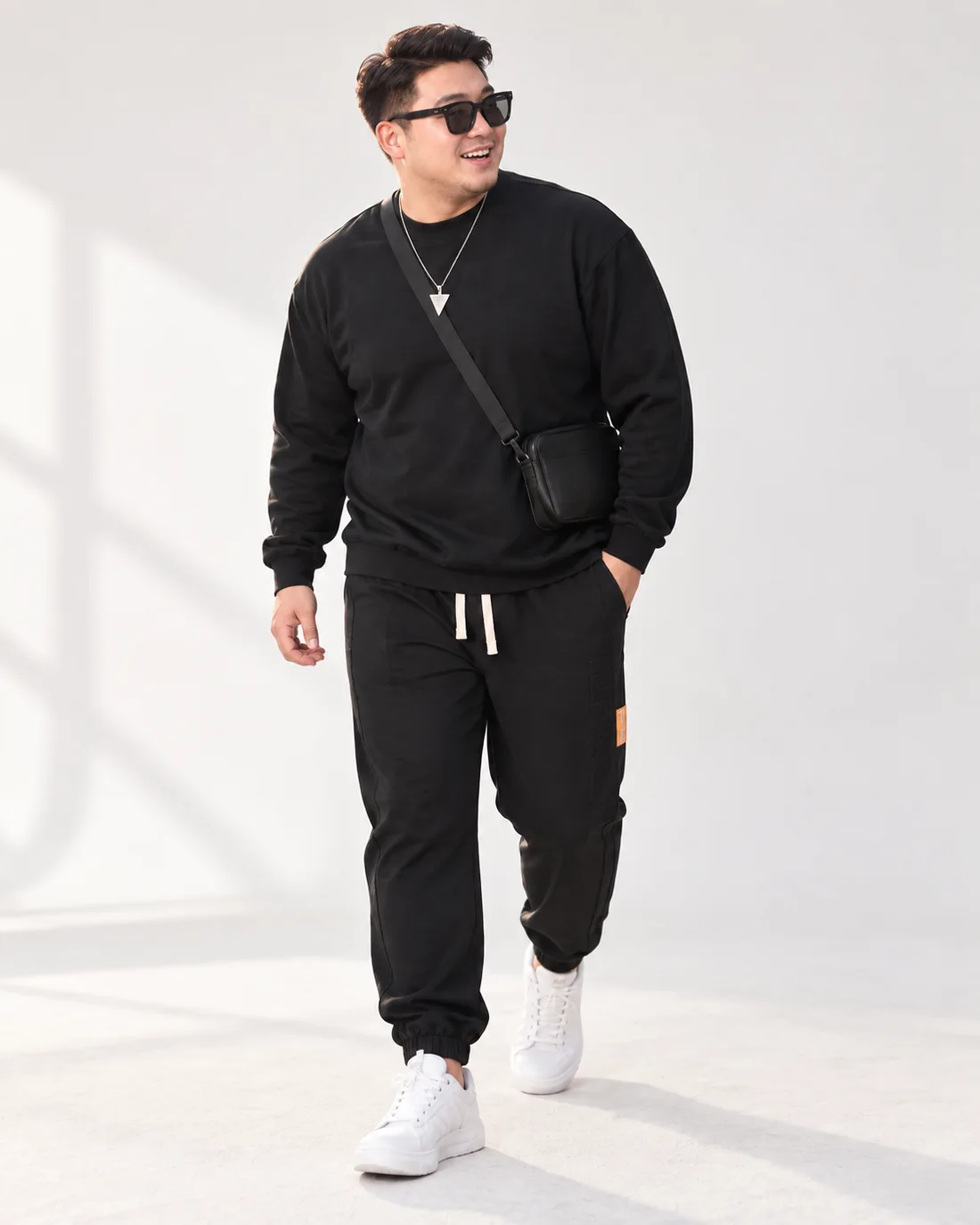상의와 함께 입은 운동복 코디